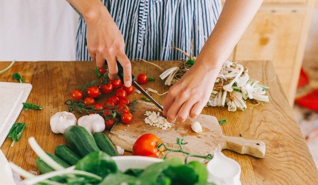 Học ngay 7 kinh nghiệm chân truyền từ đầu bếp nổi tiếng giúp bạn nấu ăn ngon xuất sắc